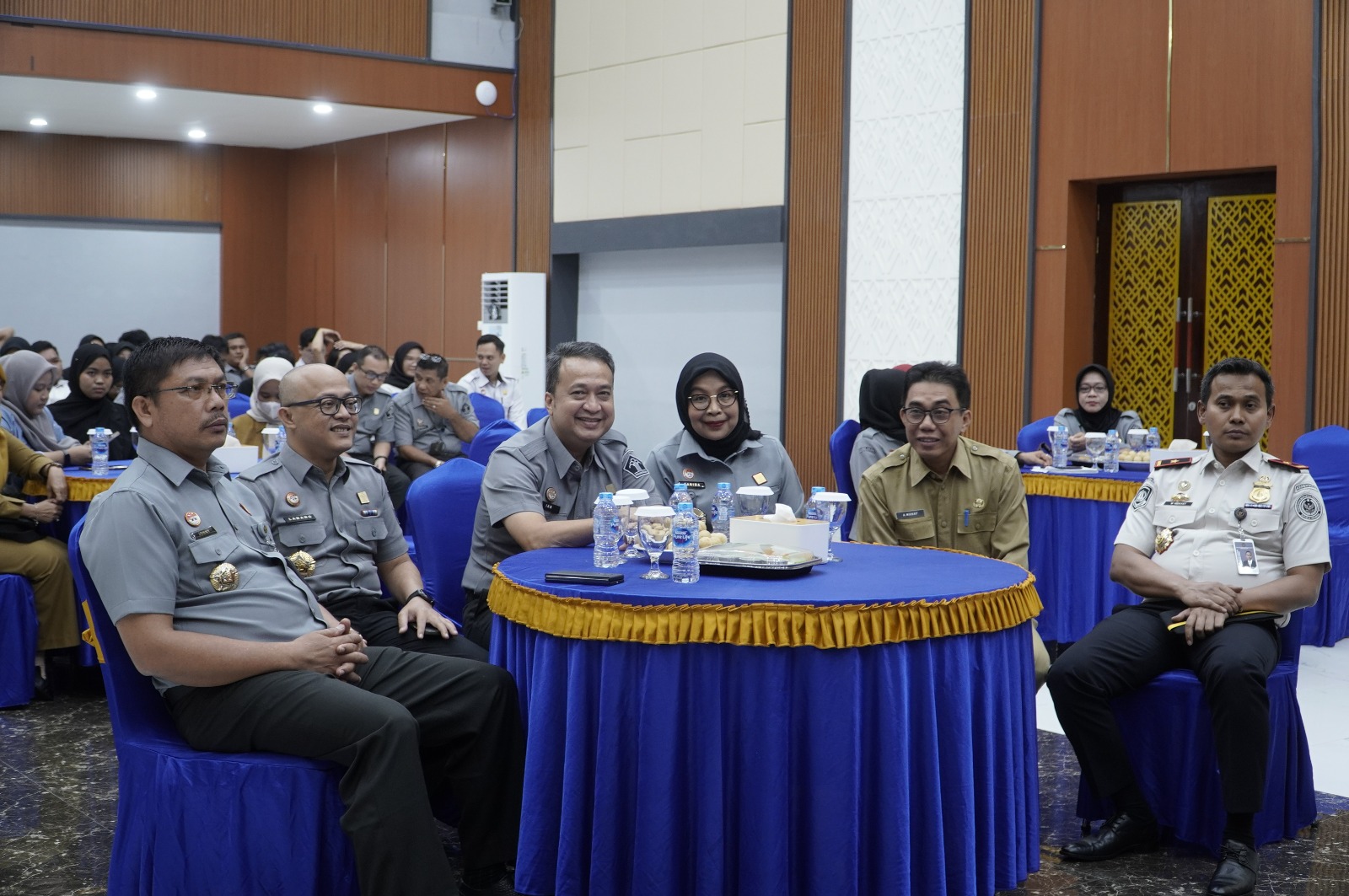 Rapat Kakanwil Menghadiri Undangan Pisah Sambut Kadiv Peraturan Perundang-undangan dan Pembinaan Hukum Kanwil Kemenkum Kalbar